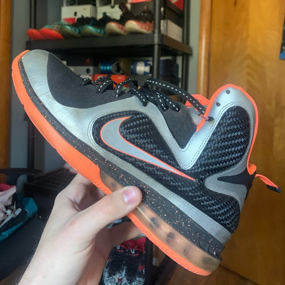 Lebron 9 “Mango” size 11